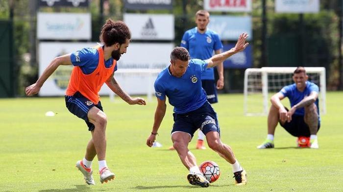 Fenerbahçede Robin van Persie bilmecesi