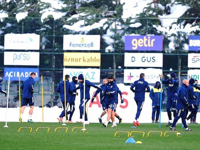 Fenerbahçede Pelkas takımla çalıştı, Gustavo ve İrfan Can özel program ile idman yaptı