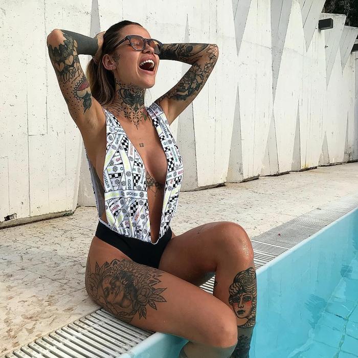Sergio Agüeronun yanındaki dövmeli güzel Zoe Cristofoli