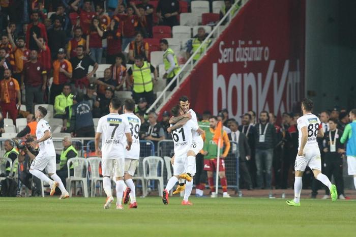 Fanatik yazarlarının Akhisarspor - Galatasaray maçı yorumları