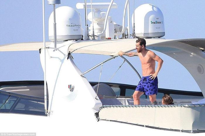 Lionel Messi sezonun stresini Ibizada atıyor