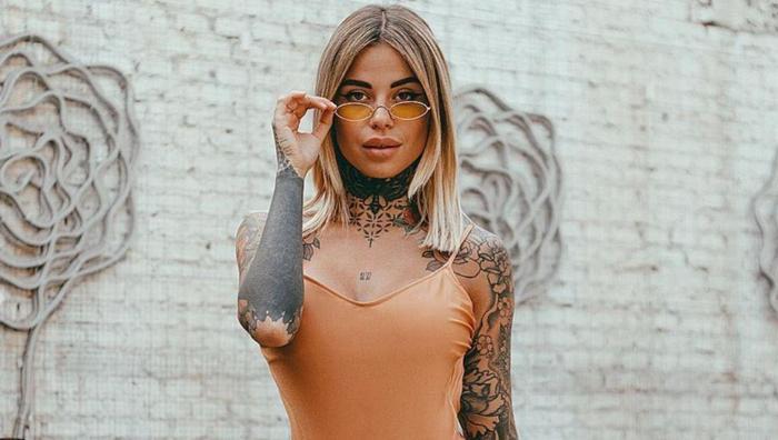 Sergio Agüeronun yanındaki dövmeli güzel Zoe Cristofoli