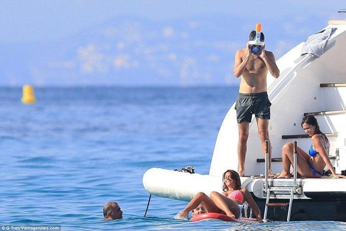 Lionel Messi sezonun stresini Ibizada atıyor