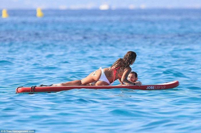 Lionel Messi sezonun stresini Ibizada atıyor