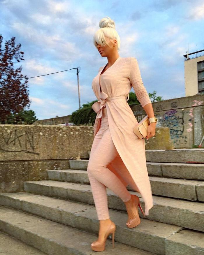 Jelena Karleusa: Formumu dans ve seksle koruyorum
