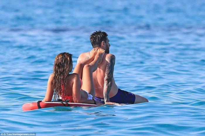 Lionel Messi sezonun stresini Ibizada atıyor