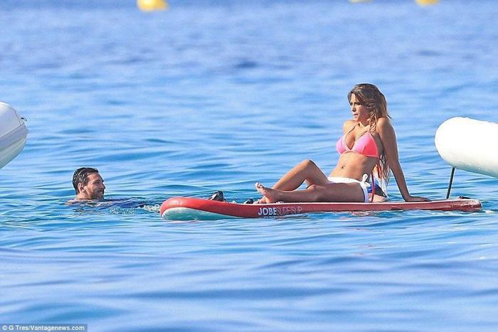 Lionel Messi sezonun stresini Ibizada atıyor