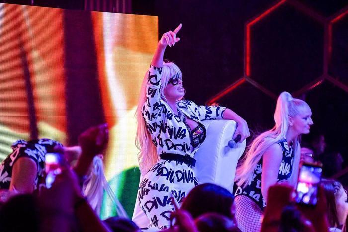 Jelena Karleusa: Formumu dans ve seksle koruyorum