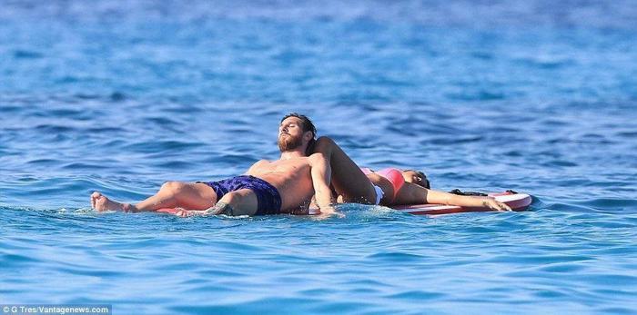 Lionel Messi sezonun stresini Ibizada atıyor