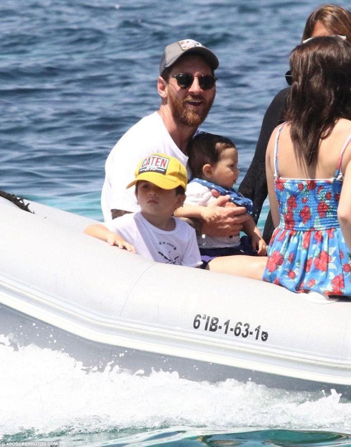 Lionel Messi sezonun stresini Ibizada atıyor