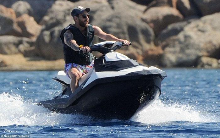 Lionel Messi sezonun stresini Ibizada atıyor