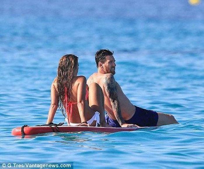 Lionel Messi sezonun stresini Ibizada atıyor