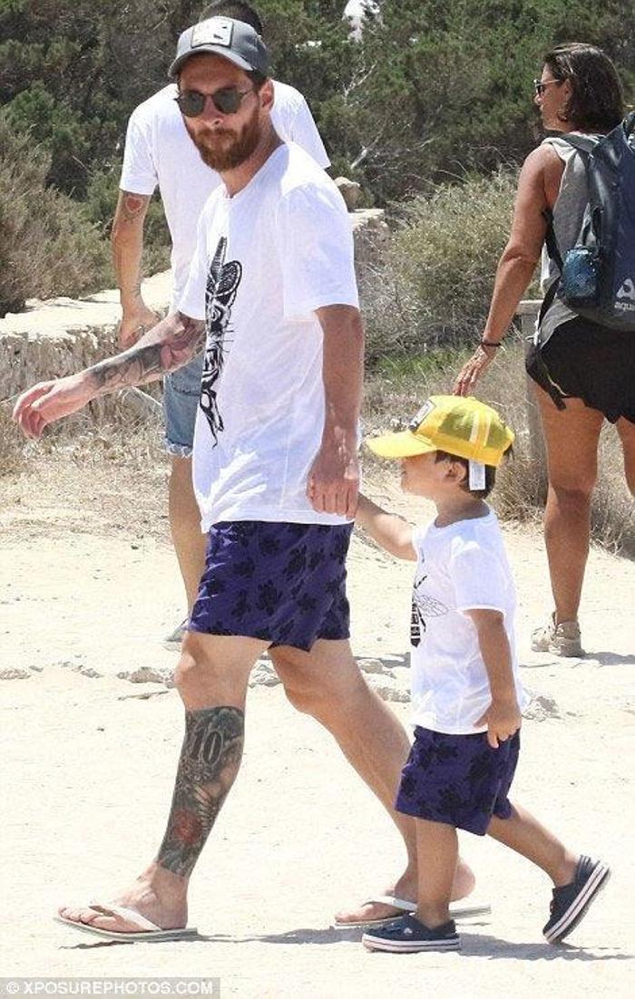 Lionel Messi sezonun stresini Ibizada atıyor