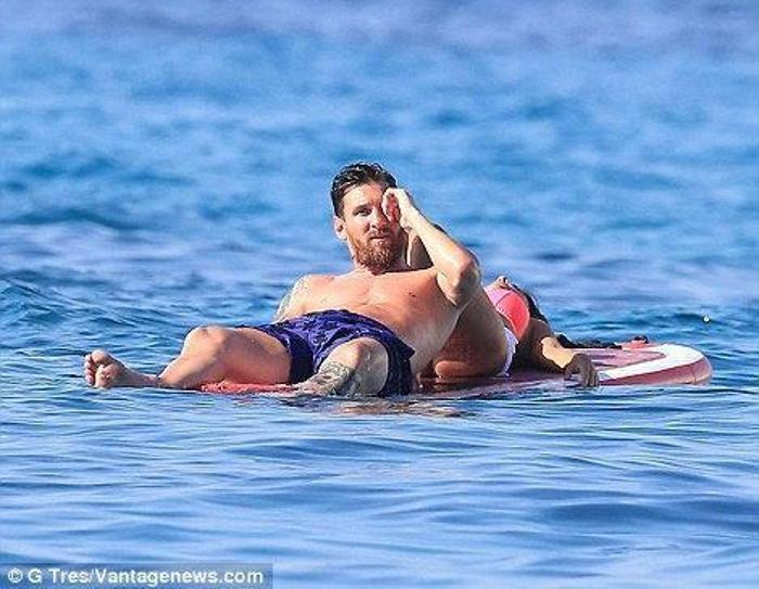 Lionel Messi sezonun stresini Ibizada atıyor