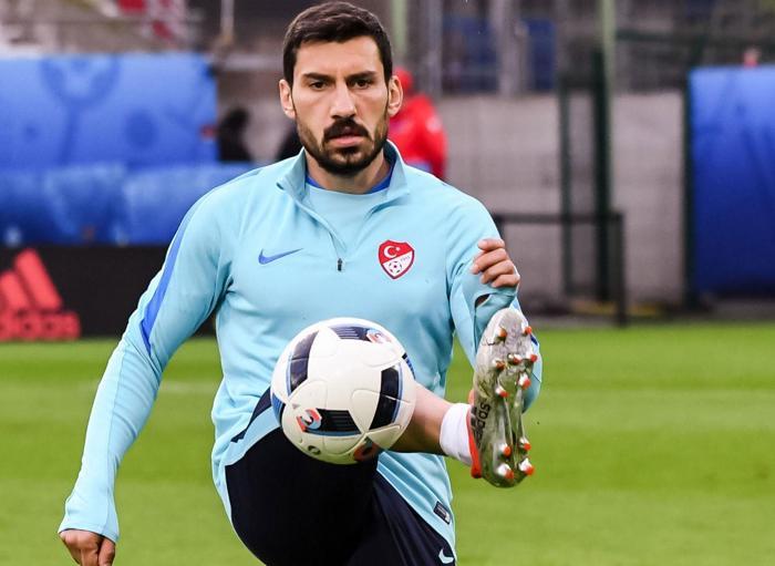 Şener Özbayraklı