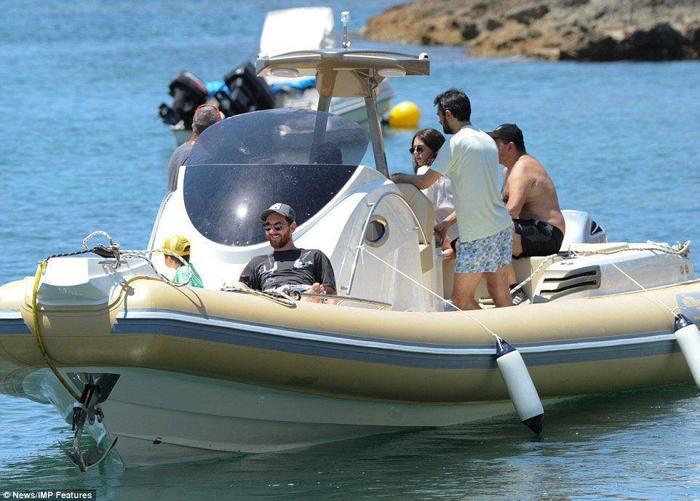 Lionel Messi sezonun stresini Ibizada atıyor