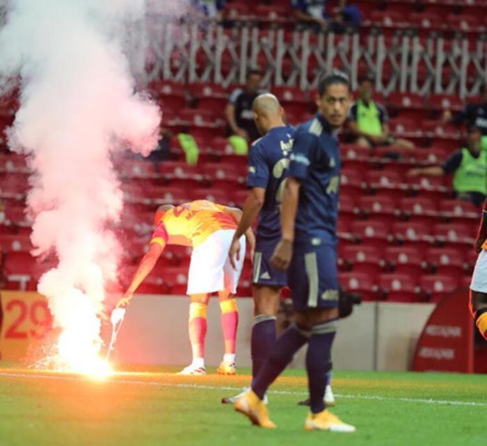 Savunma arkasına sadece Osayi Samuel sarkabilir