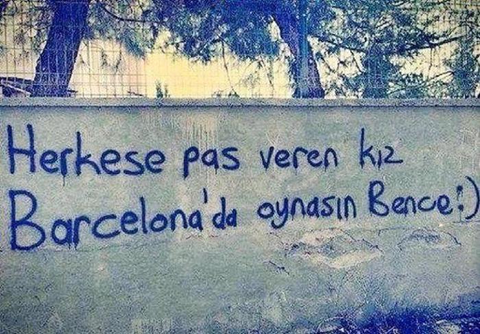 Duvarlara yazılmış 17 tribün sloganı