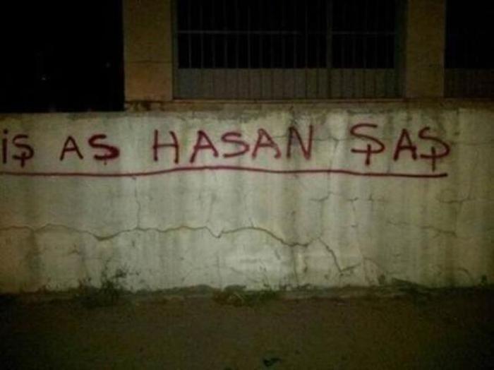 Duvarlara yazılmış 17 tribün sloganı