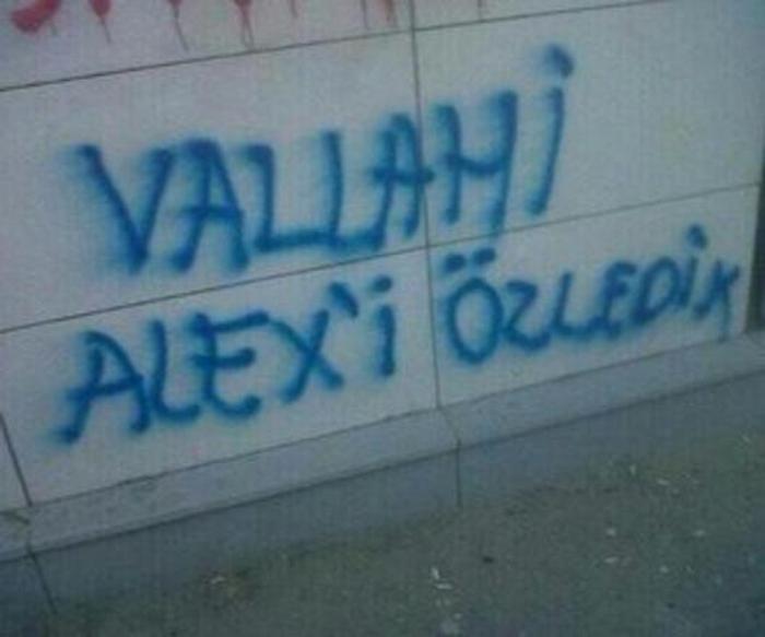 Duvarlara yazılmış 17 tribün sloganı