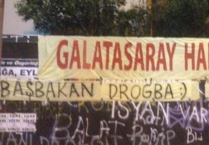 Duvarlara yazılmış 17 tribün sloganı