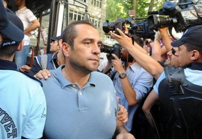 İLHAN EKŞİOĞLU