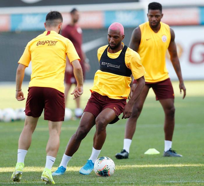 Galatasarayda mı kalacak Mbaye Diagne kafaları karıştırdı