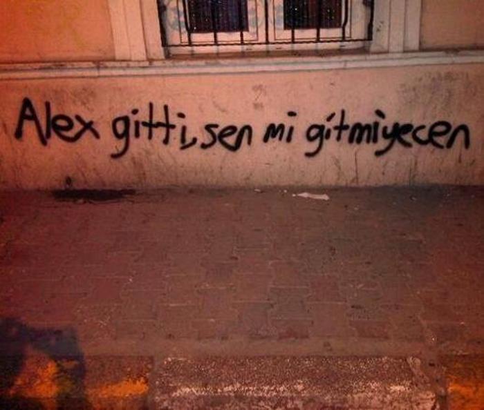 Duvarlara yazılmış 17 tribün sloganı