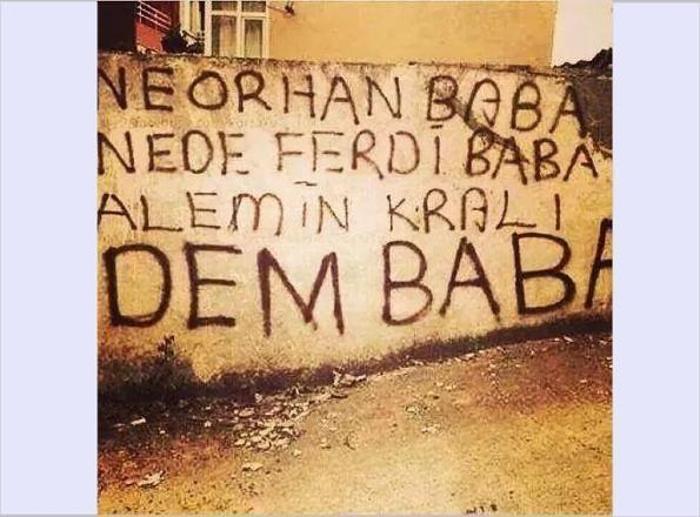 Duvarlara yazılmış 17 tribün sloganı