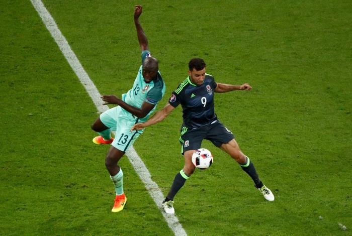 Galatasarayda acil forvet aranıyor