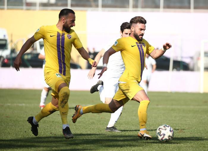 Eyüpspor - Sakaryaspor maçında büyük olay Yedek kulübesine saldırı...