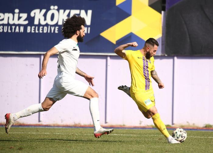 Eyüpspor - Sakaryaspor maçında büyük olay Yedek kulübesine saldırı...