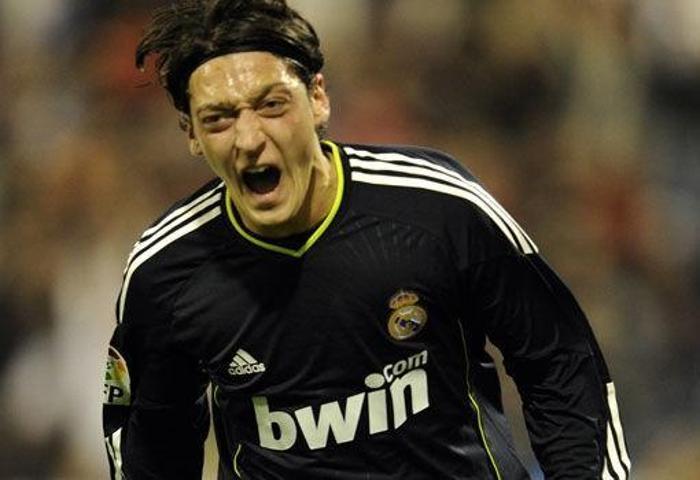 MESUT ÖZİL