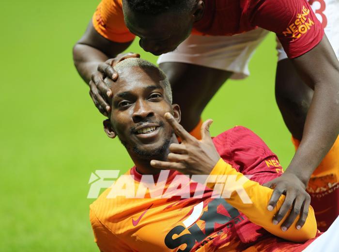 Galatasaray taraftarı mest oldu Fernando Musleranın devleşmesi, Henry Onyekurunun golü...