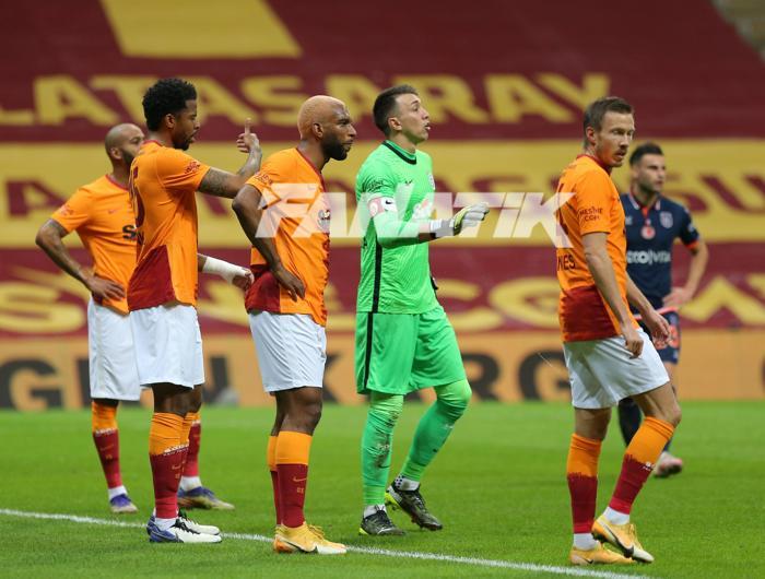 Galatasaray taraftarı mest oldu Fernando Musleranın devleşmesi, Henry Onyekurunun golü...