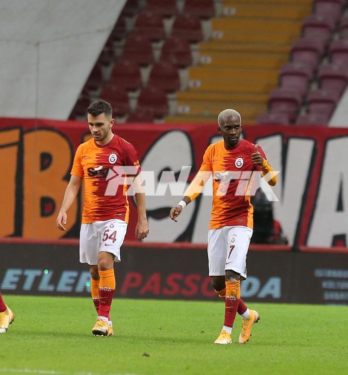 Galatasaray taraftarı mest oldu Fernando Musleranın devleşmesi, Henry Onyekurunun golü...