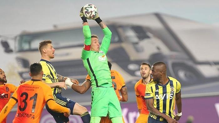 Muslera derbide devleşti