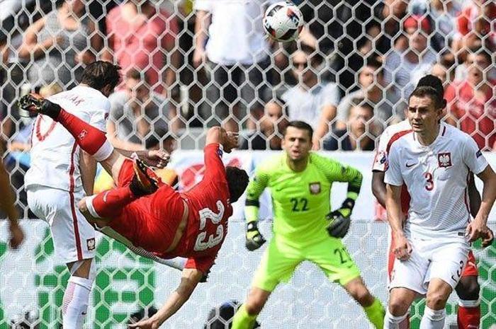 Shaqiriden attığı gol sonrası akrobatik gol kutlaması