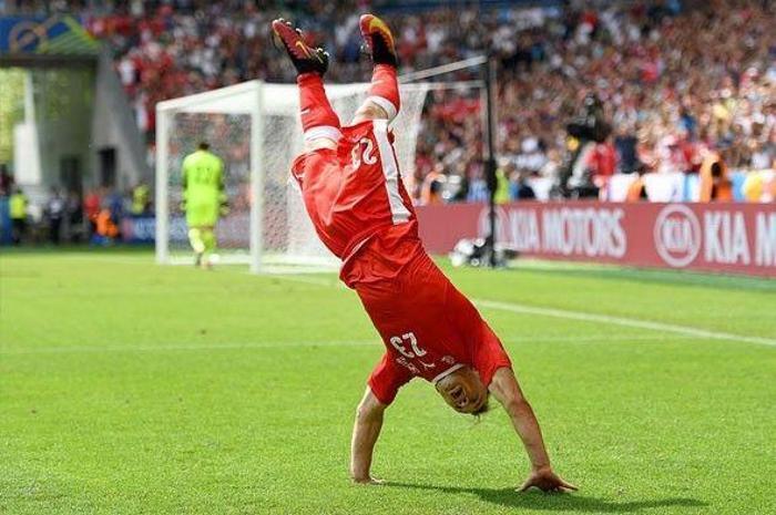Shaqiriden attığı gol sonrası akrobatik gol kutlaması