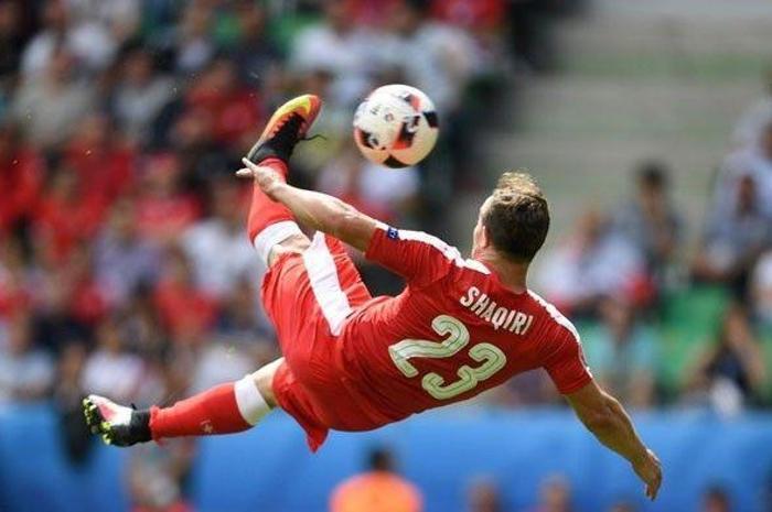 Shaqiriden attığı gol sonrası akrobatik gol kutlaması