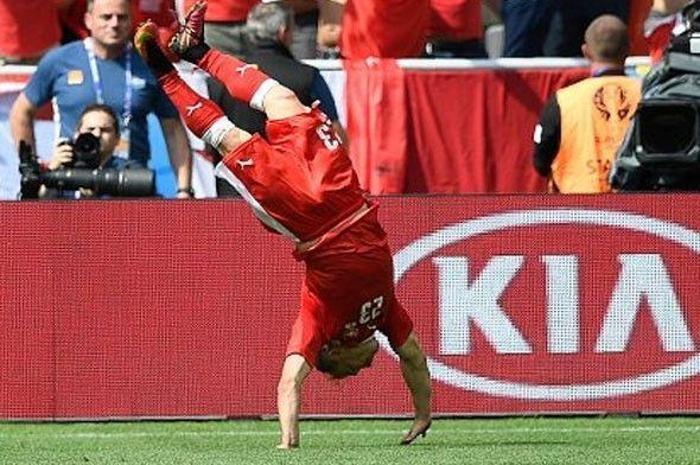 Shaqiriden attığı gol sonrası akrobatik gol kutlaması