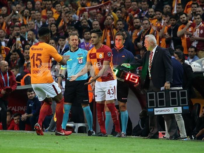 Asgari ücrete Galatasarayla profesyonel sözleşme imzalamıştı Şimdi Liverpoola gitti... İşte Ozan Kabakın muhteşem yükselişi...