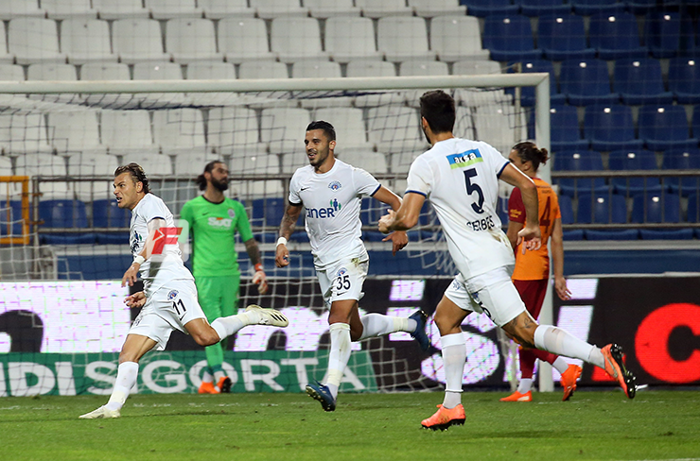 Kasımpaşa-Galatasaray maçına damga vuran an Yusuf Erdoğan golünü attı, Fatih Terime koştu