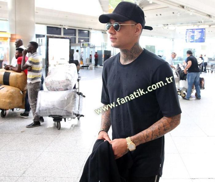 Gregory van der Wiel'in sevgilisi Rose Bertram'dan Türkçe şarkı! -  Fenerbahçe Haberleri