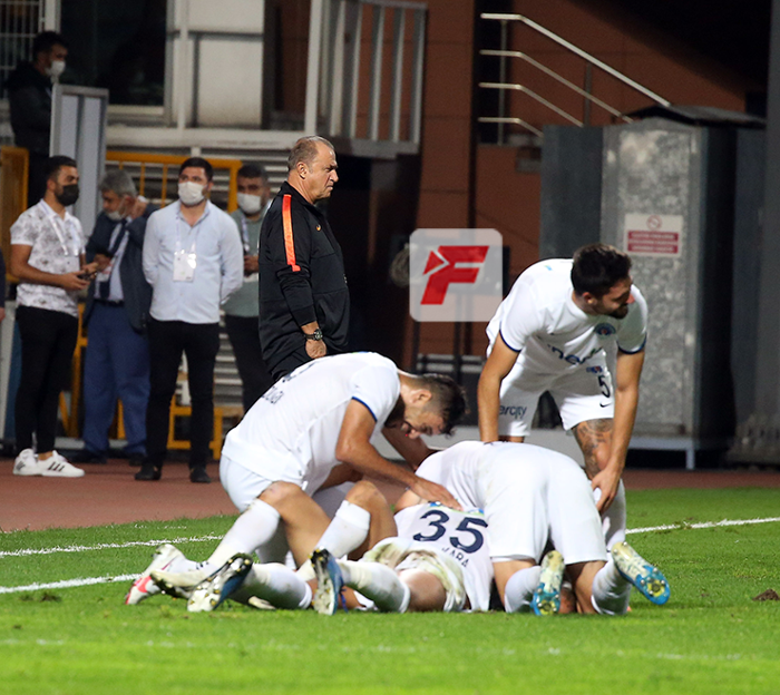 Kasımpaşa-Galatasaray maçına damga vuran an Yusuf Erdoğan golünü attı, Fatih Terime koştu