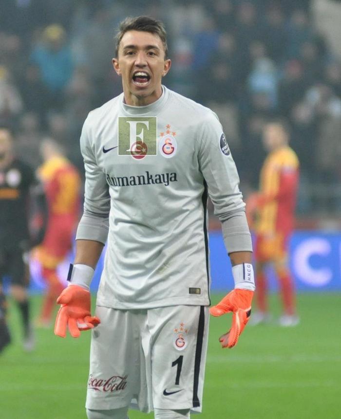 Galatasarayda Muslera bombası