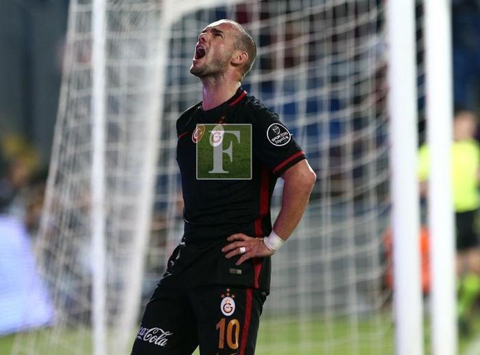 Galatasarayda Sneijder depremi