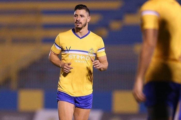 Galatasaraydan dev takas Fenerbahçenin eski yıldızı geliyor