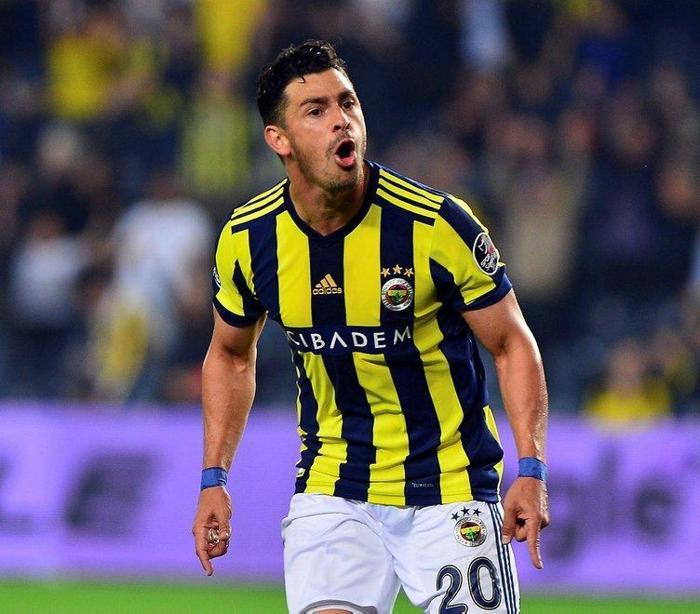 Galatasaraydan dev takas Fenerbahçenin eski yıldızı geliyor