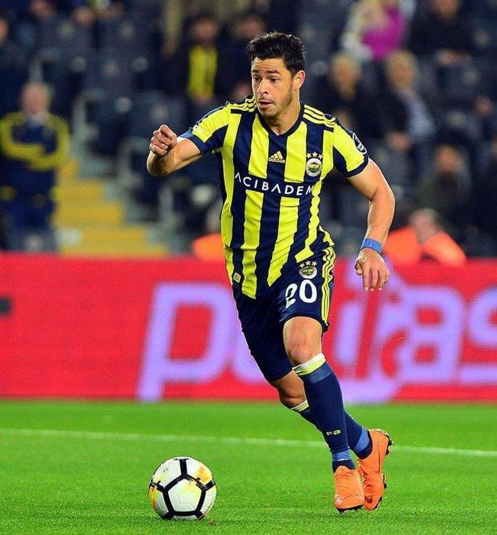 Galatasaraydan dev takas Fenerbahçenin eski yıldızı geliyor